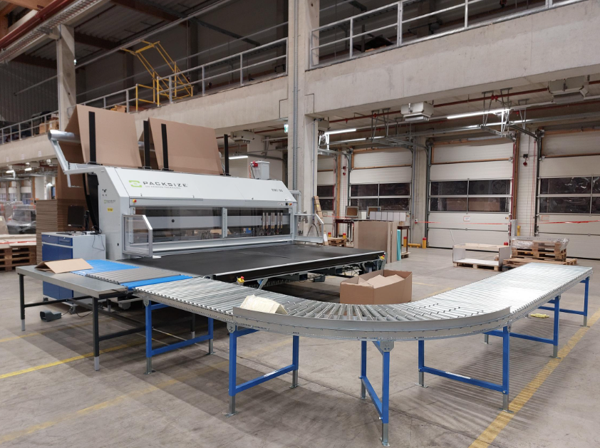 Kartonschneideanlage Industrial Service Logistics