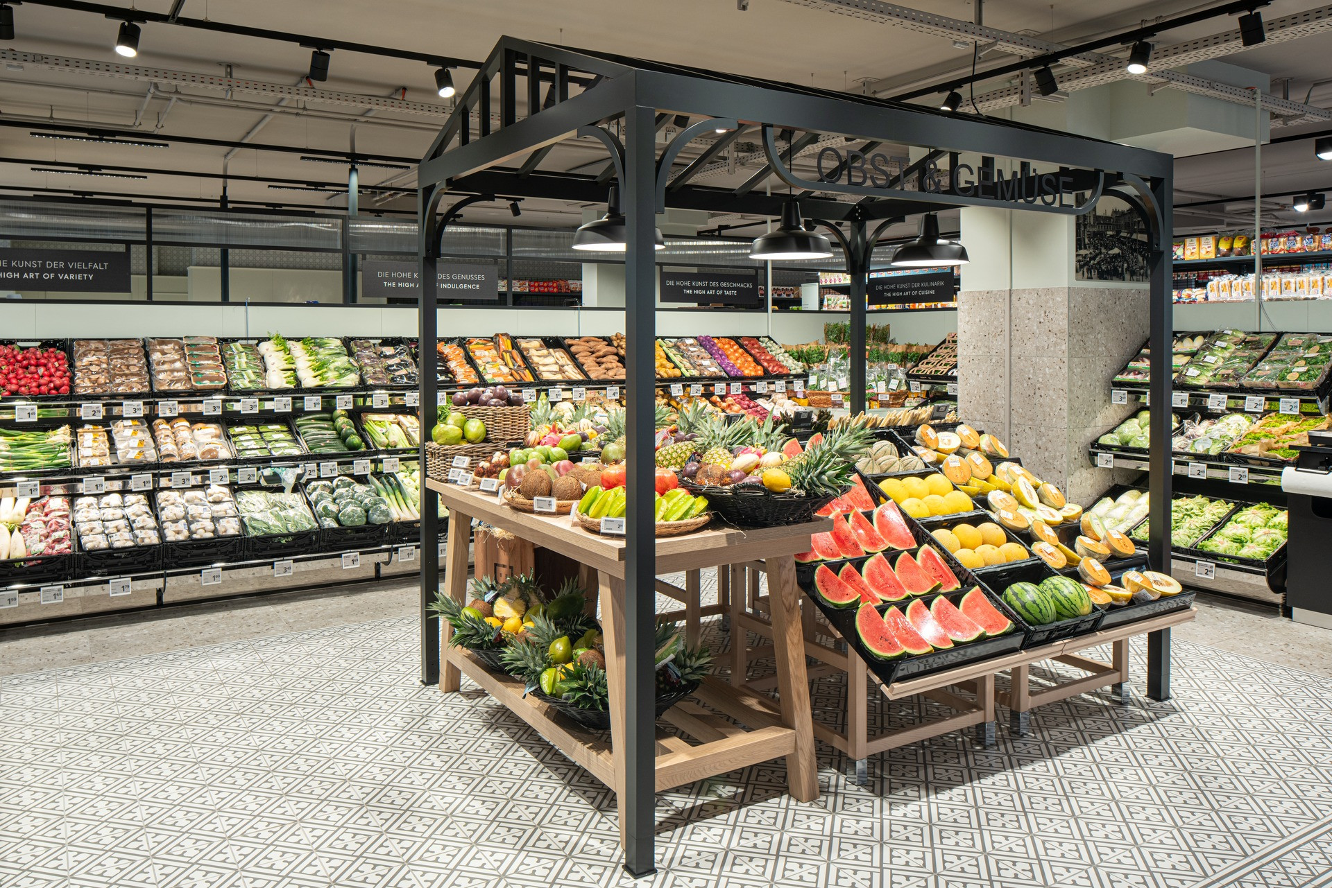 Modern gestaltete Obst und Gemüse Abteilung als Teil des Ladenbaus