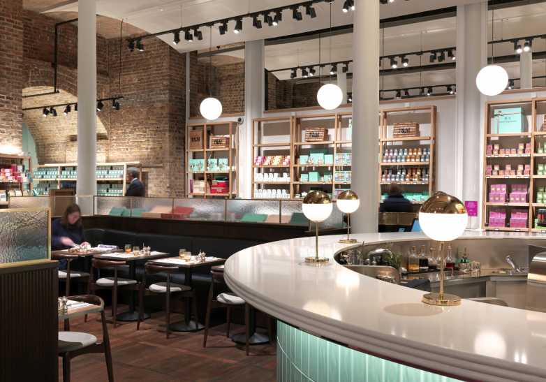 Design Engineering Fortnum & Mason by umdasch Design Engineering Fortnum & Mason by umdasch