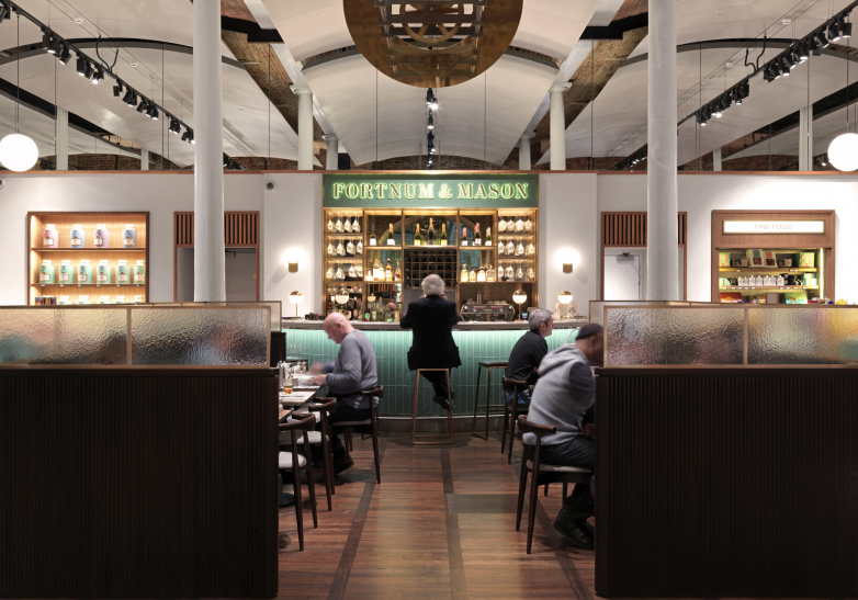 Design Engineering Fortnum & Mason by umdasch Design Engineering Fortnum & Mason by umdasch