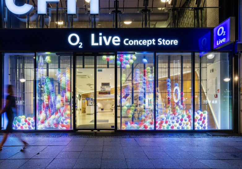 O2 Live Concept Store by Umdasch The Store Makers